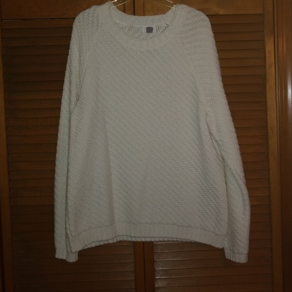 WHITE OLD NAVY SWEATER